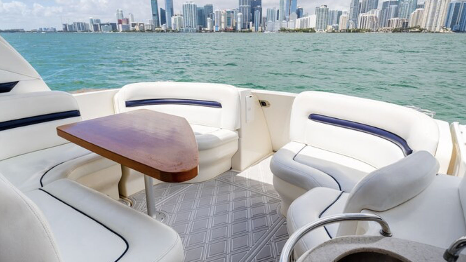 2 Hr Private Yacht Cruise in Miami 04