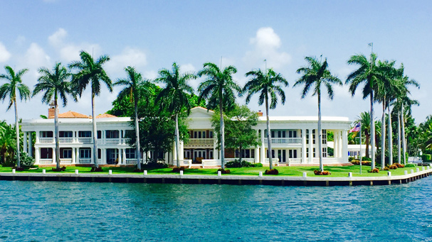 See celebrity homes on the Riverfront cruise in Fort Lauderdale, FL.