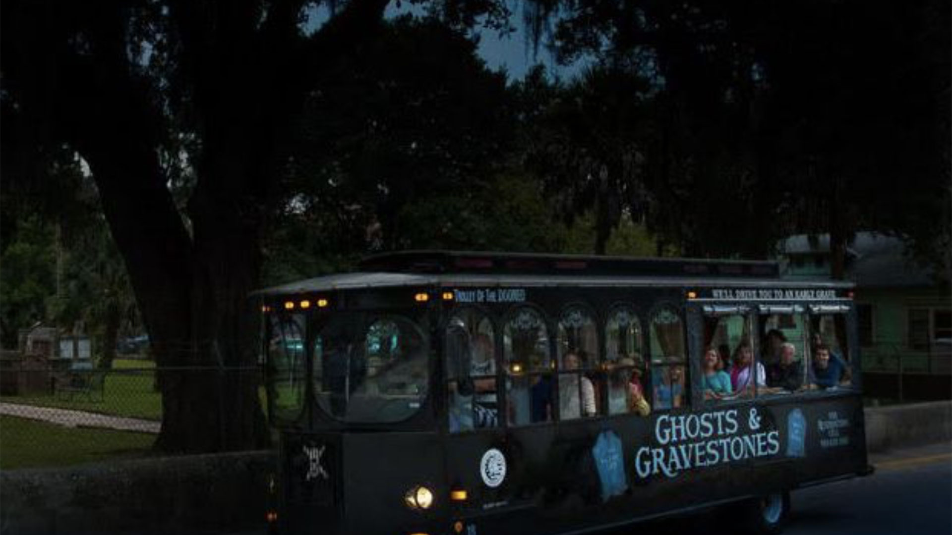 Ghosts and Gravestones Old Town Trolley Tour 04