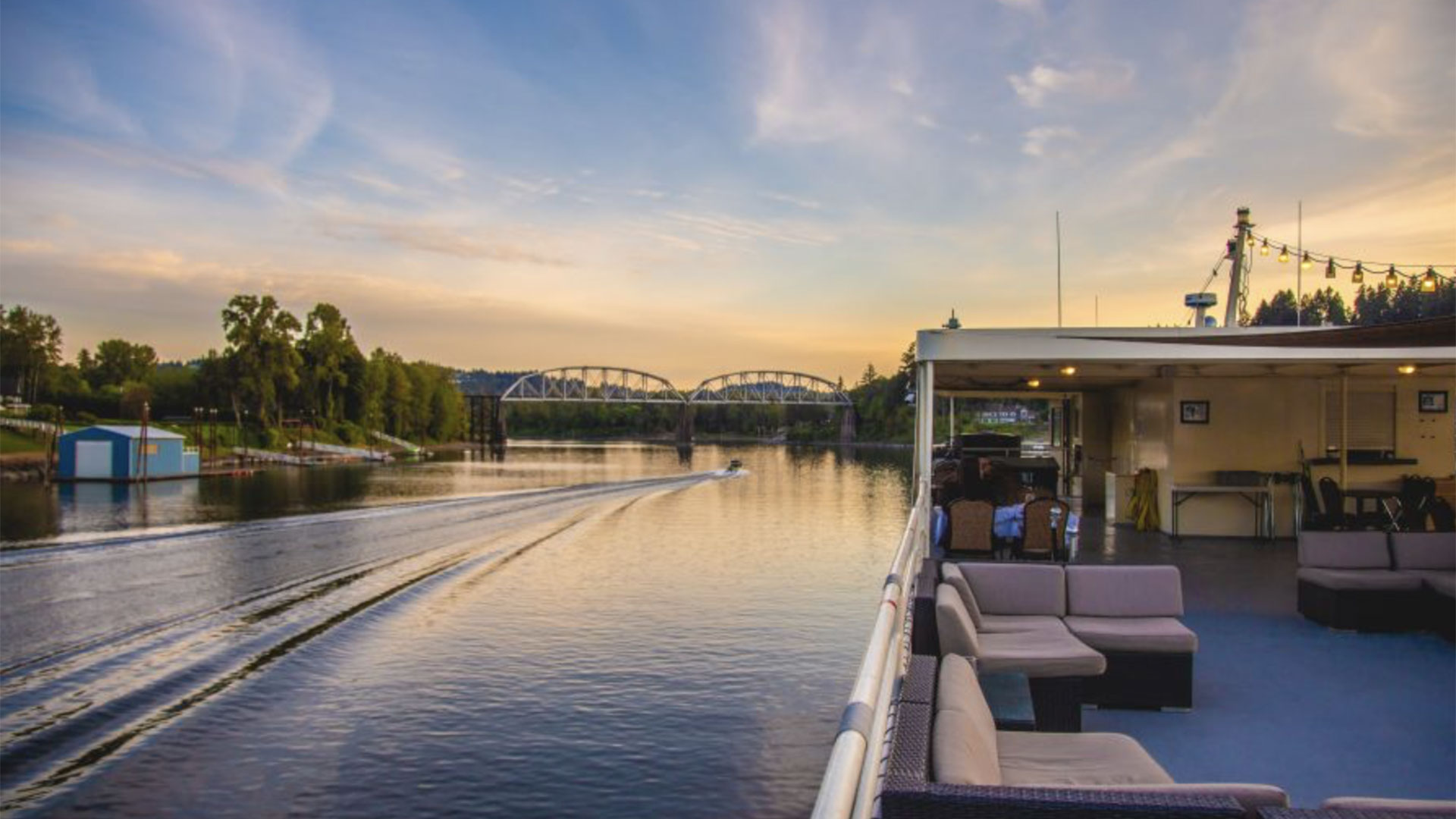 Williamette River Dinner Cruise in Portland 01